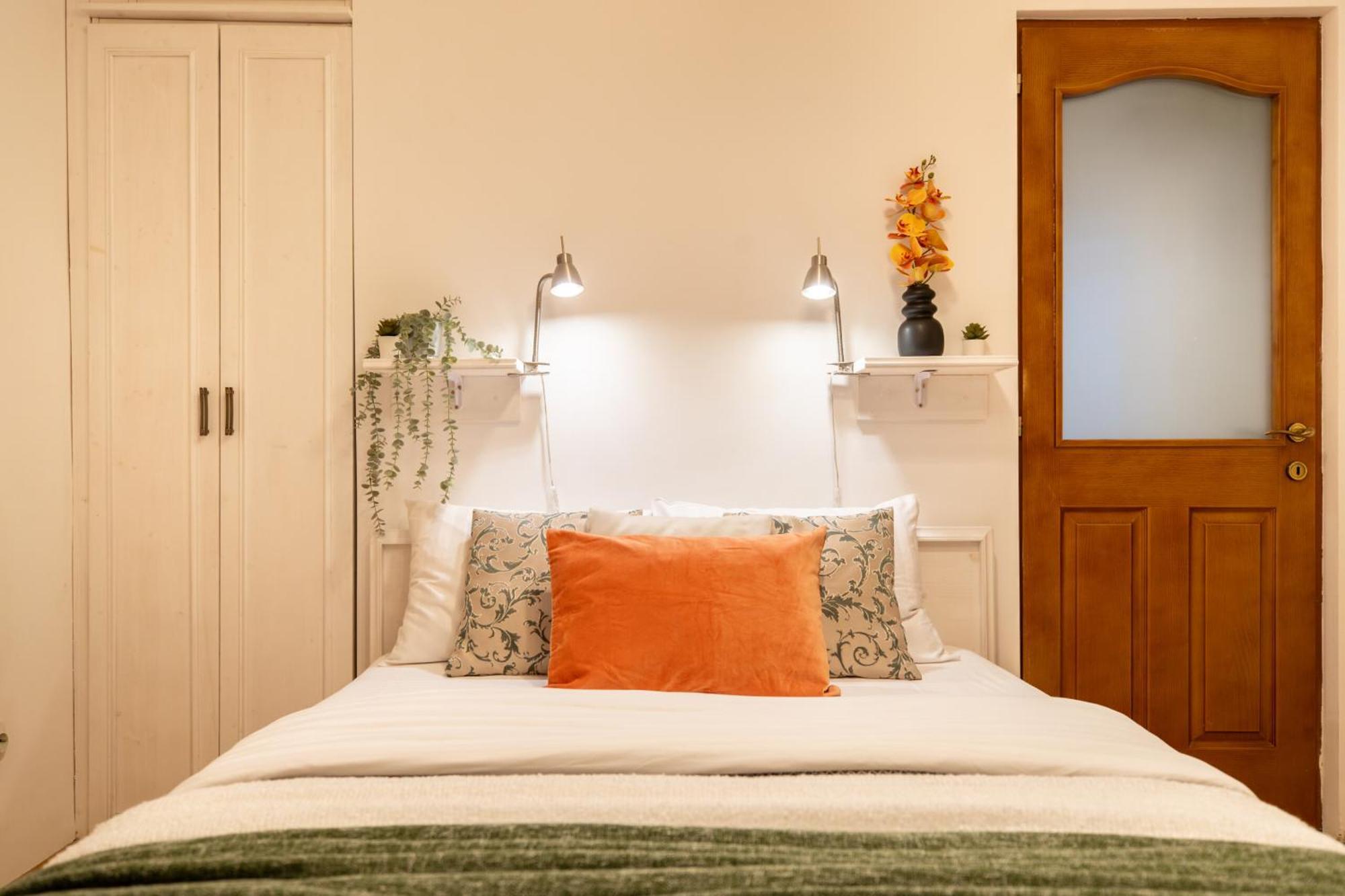 2Br Apartment At Piata Natiunilor Unite: Perfect For City Center Stays Bucharest Luaran gambar