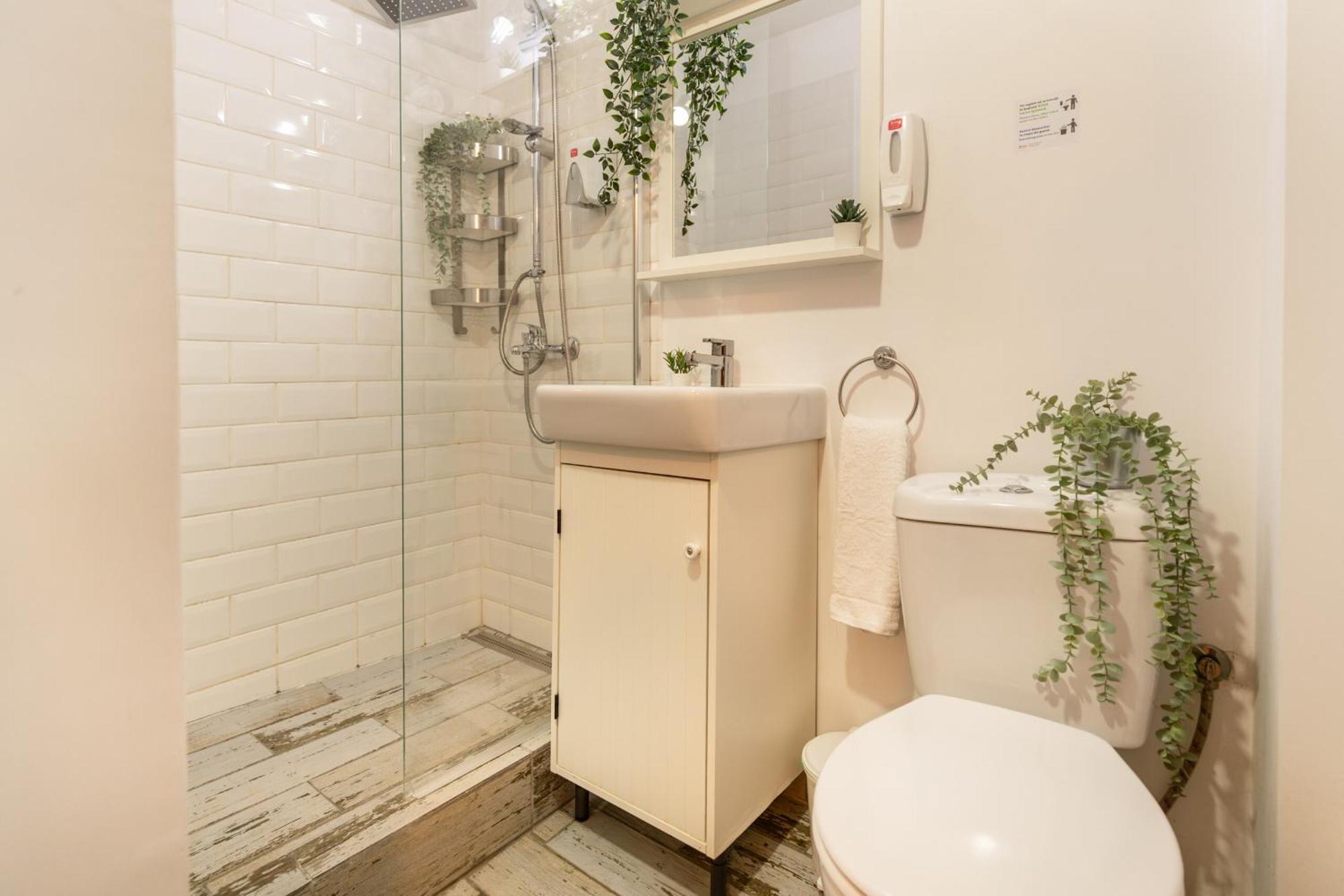 2Br Apartment At Piata Natiunilor Unite: Perfect For City Center Stays Bucharest Luaran gambar