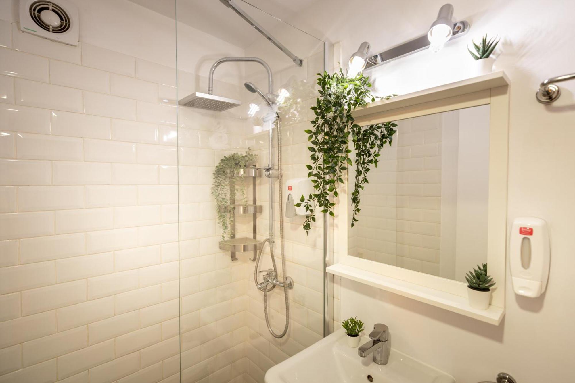 2Br Apartment At Piata Natiunilor Unite: Perfect For City Center Stays Bucharest Luaran gambar